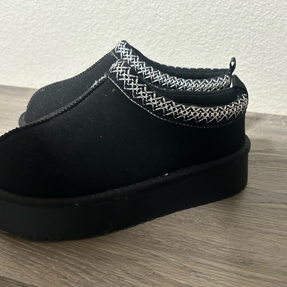 Black Slip-On Shoes with Embroidered Trim